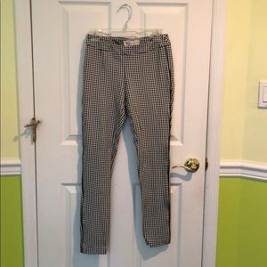 Stretchy black and white pant/leggings